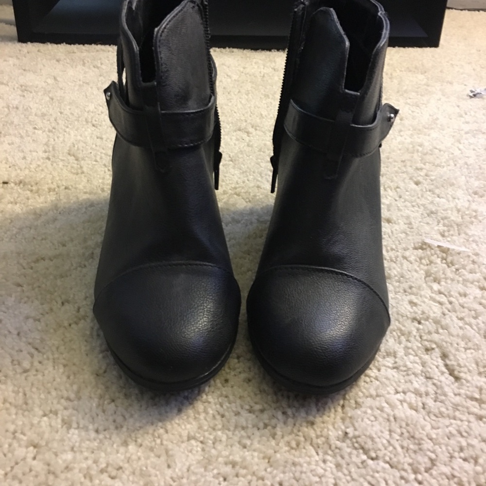 Shoes - Picture 4 of 6